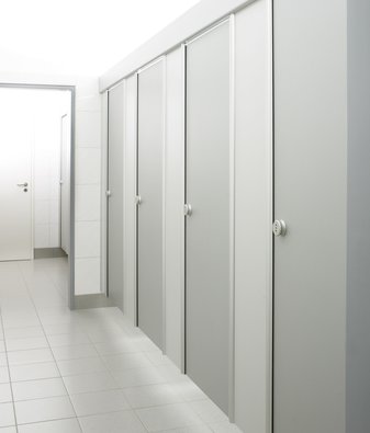 VKH13 - Kabiny WC wiszące z 13 mm płyty HPL